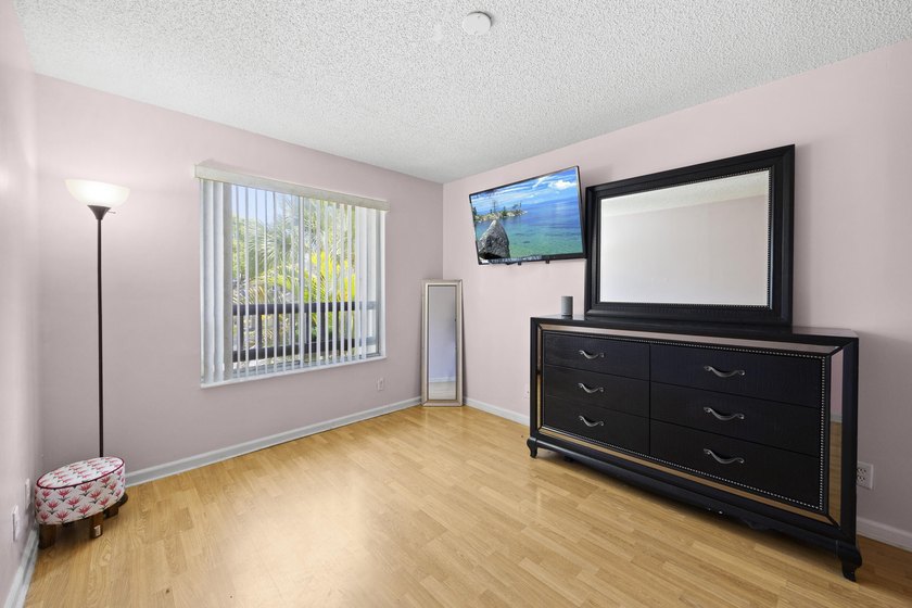 Beautifully updated townhome in the gated community of Discover - photo 24