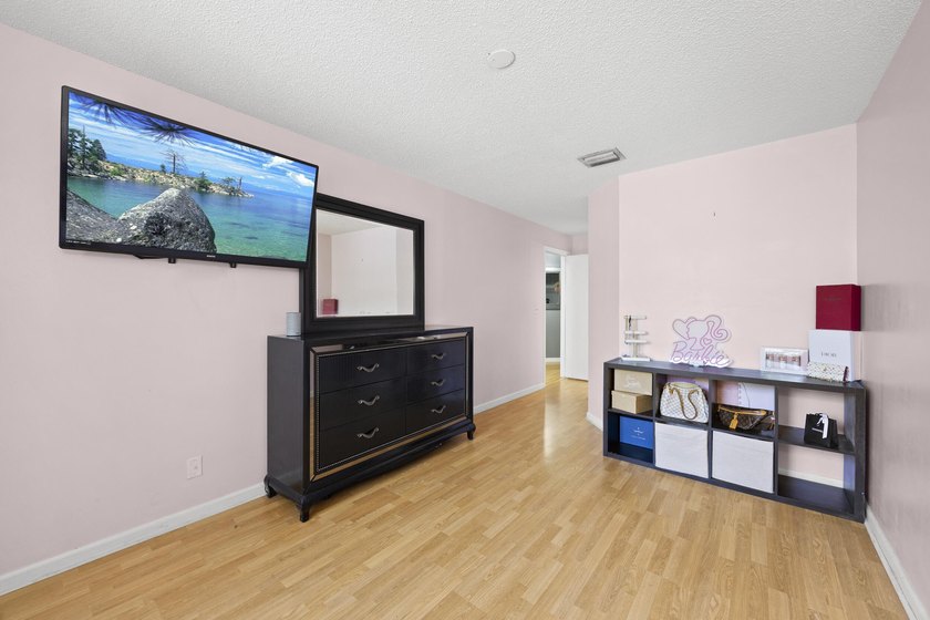 Beautifully updated townhome in the gated community of Discover - photo 25