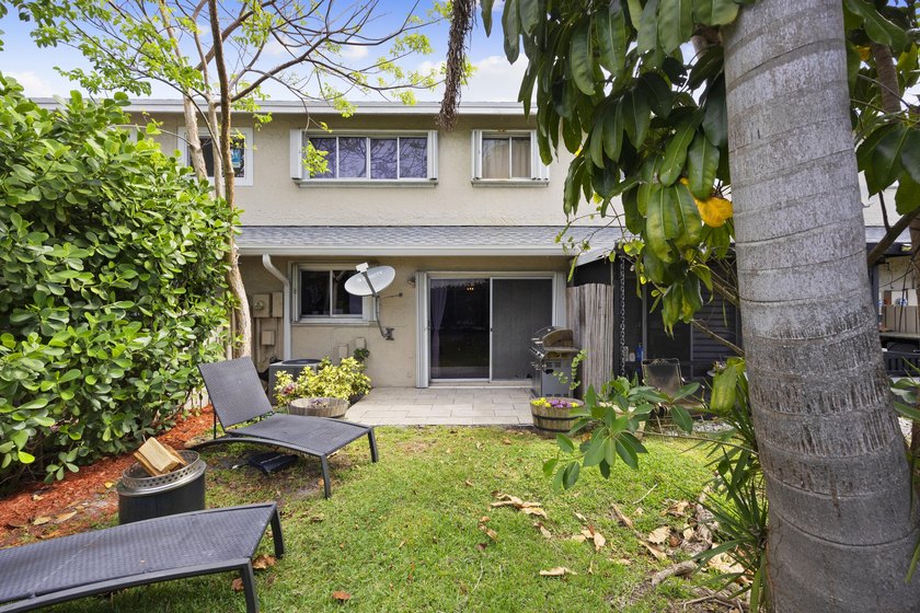 Beautifully updated townhome in the gated community of Discover - photo 31