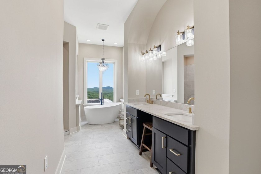 Discover your dream home with breathtaking panoramic long-range - photo 34