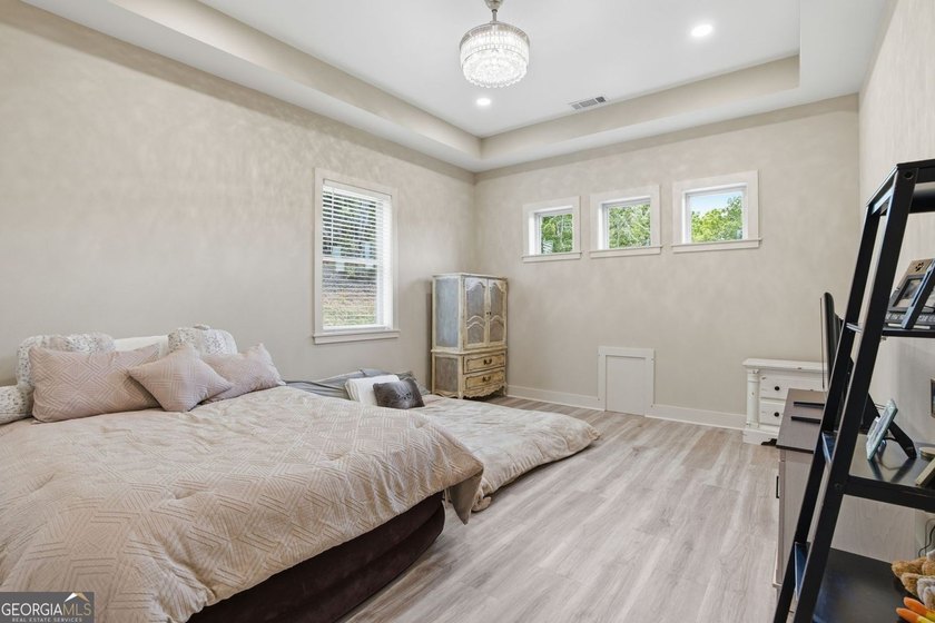 Discover your dream home with breathtaking panoramic long-range - photo 37