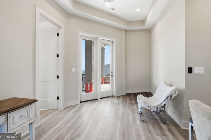Discover your dream home with breathtaking panoramic long-range - photo 41