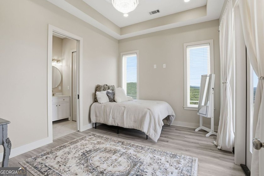 Discover your dream home with breathtaking panoramic long-range - photo 42