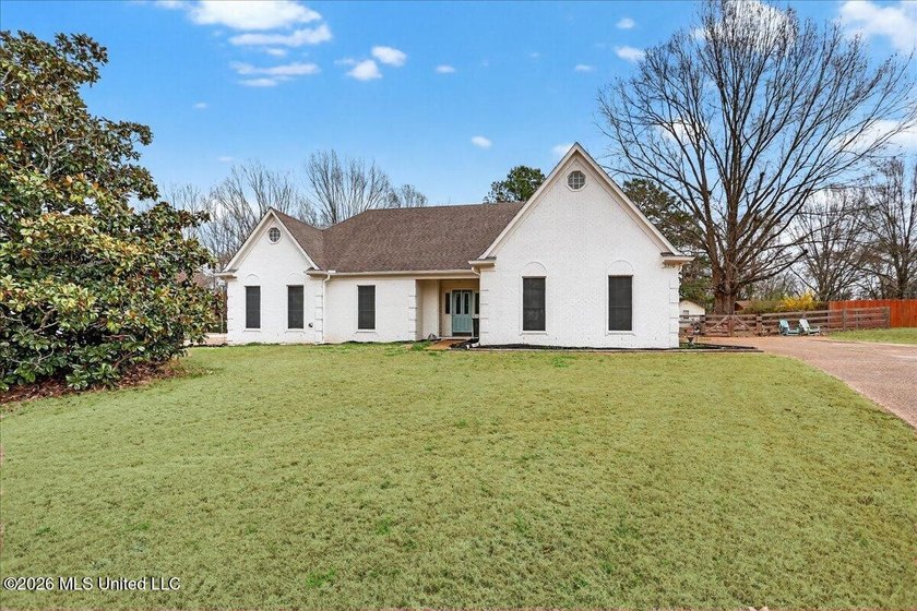 Lewisburg Schools!! Welcome to this charming 3-bedroom - photo 2
