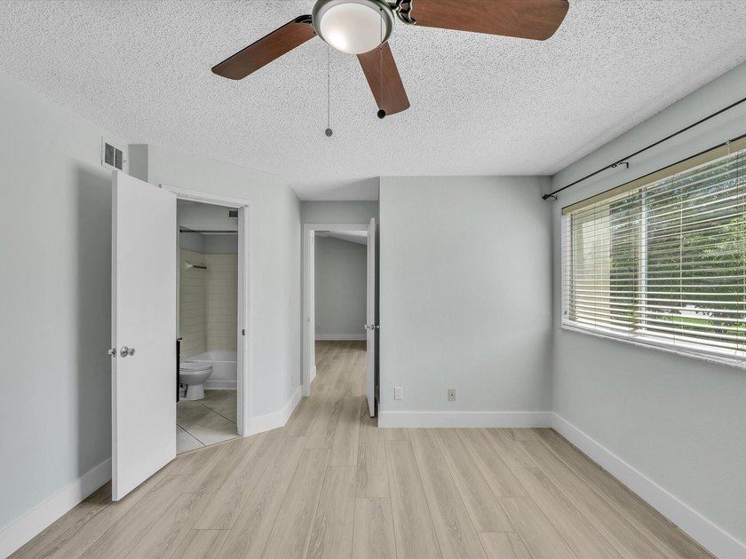 Location, location, location! This spacious and bright - photo 12