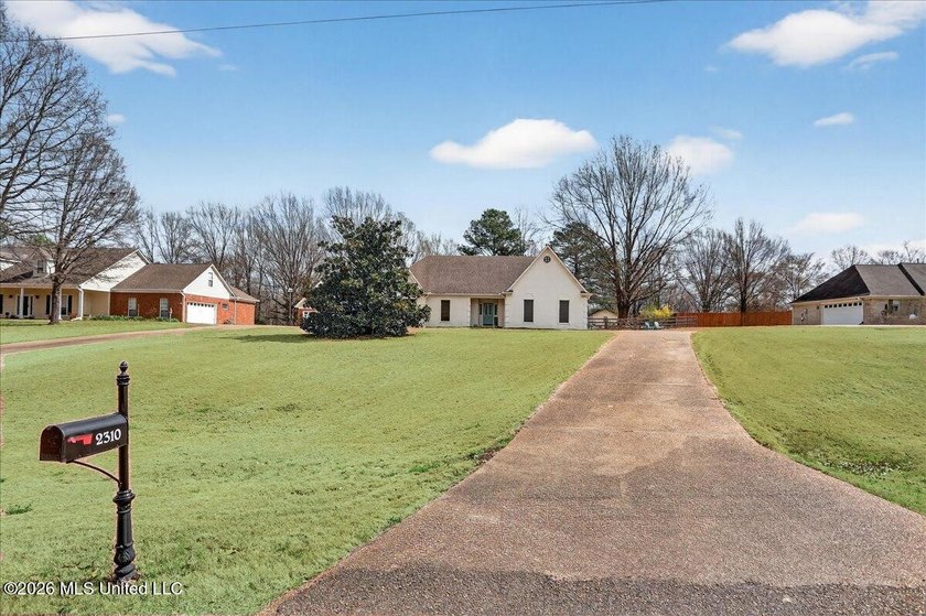Lewisburg Schools!! Welcome to this charming 3-bedroom - photo 3