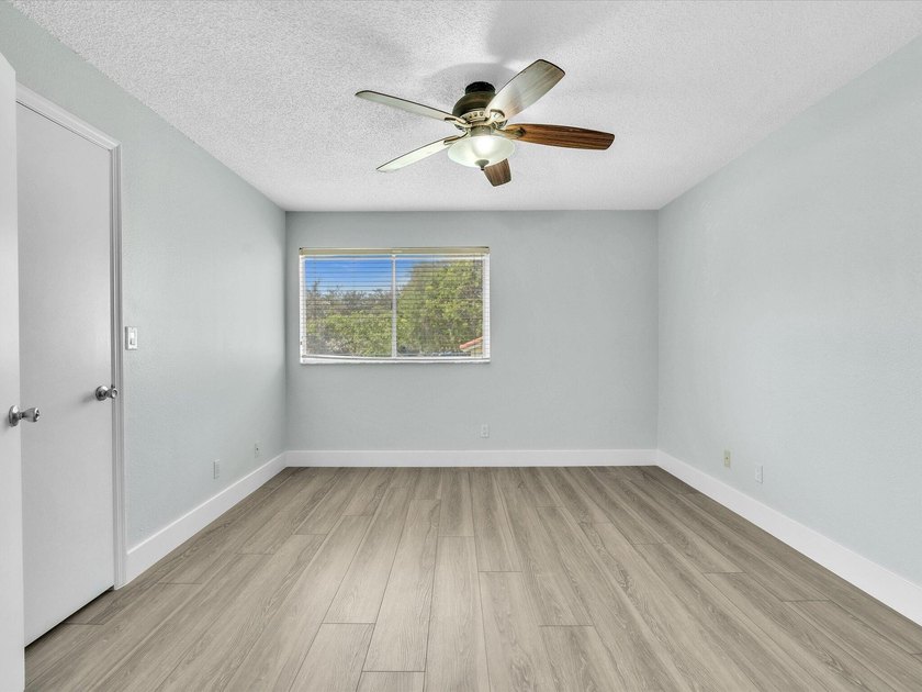 Location, location, location! This spacious and bright - photo 14