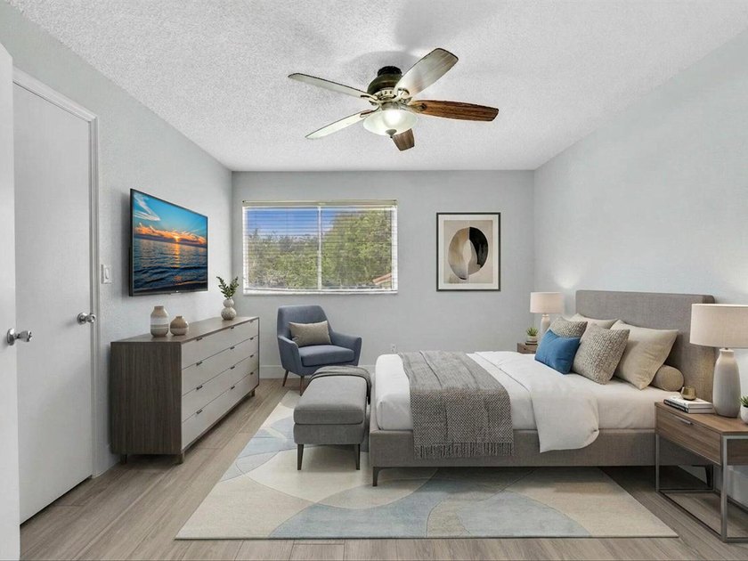 Location, location, location! This spacious and bright - photo 15