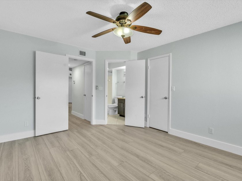 Location, location, location! This spacious and bright - photo 16