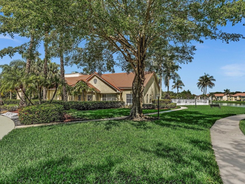 Location, location, location! This spacious and bright - photo 19