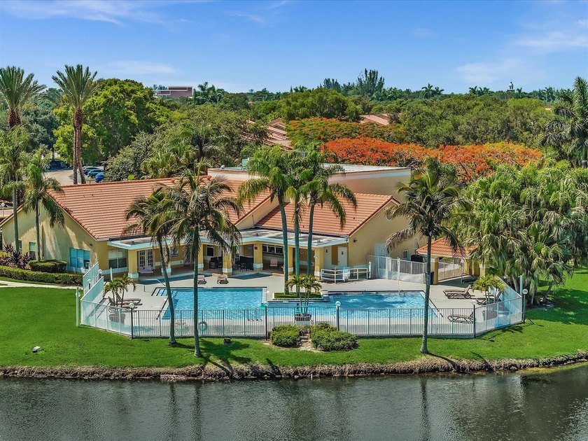 Location, location, location! This spacious and bright - photo 20