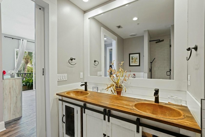Pristine 3-bedroom, 2-bathroom corner unit. Located just minutes - photo 22