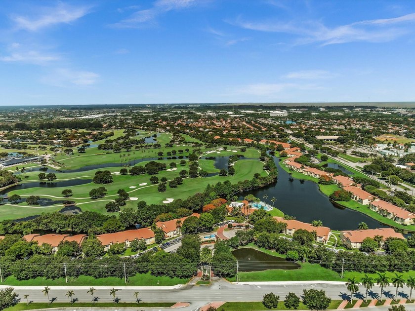 Location, location, location! This spacious and bright - photo 23