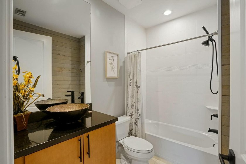 Pristine 3-bedroom, 2-bathroom corner unit. Located just minutes - photo 26