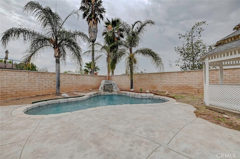 Welcome to your BEAUTIFUL 4 Bedroom, 3 Bath - SOLAR HEATED, POOL - photo 38