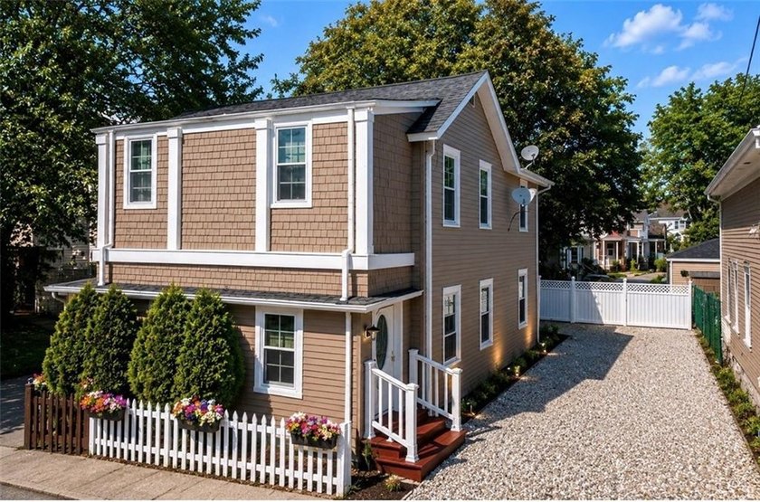 Beautifully remodeled single-family cottage located in Newport's - photo 13