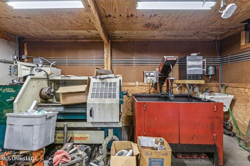 Main Street Machine Building is for Sale. Owner is selling - photo 14