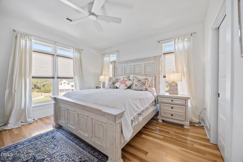 Welcome to your dream coastal retreat. This isn't just a house - photo 18