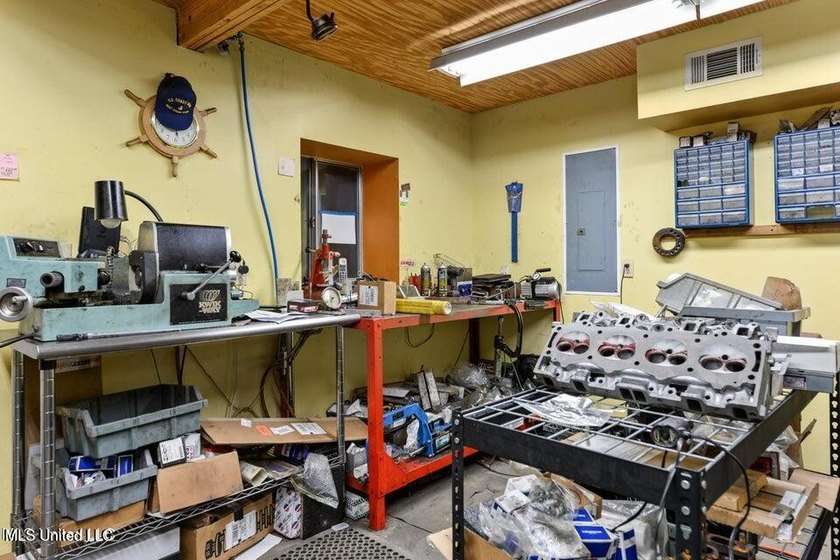 Main Street Machine Building is for Sale. Owner is selling - photo 23