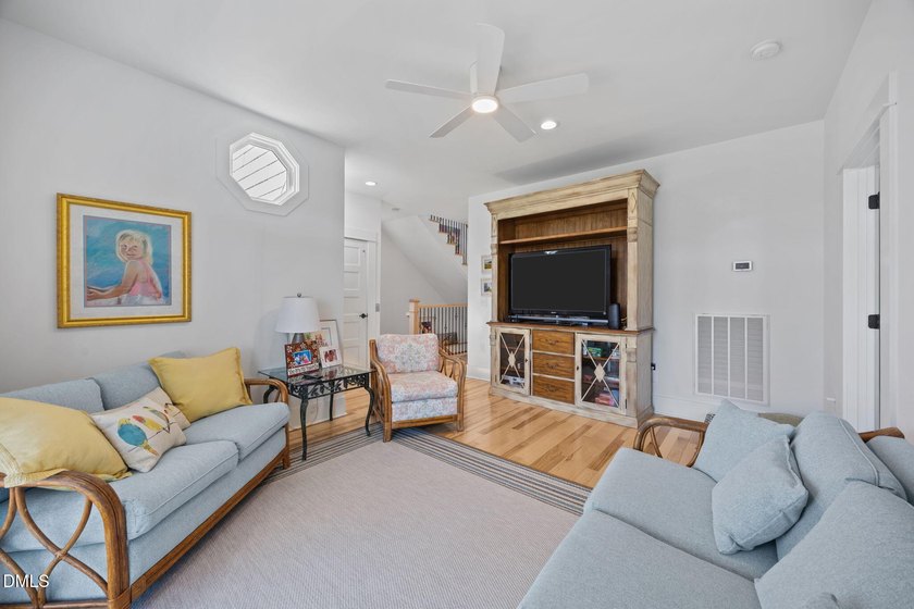 Welcome to your dream coastal retreat. This isn't just a house - photo 25