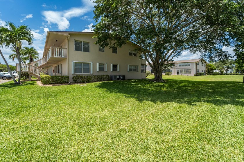 Welcome home to this beautifully updated 2-bedroom, 1.5-bath - photo 4