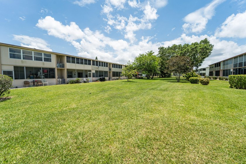 Welcome home to this beautifully updated 2-bedroom, 1.5-bath - photo 5