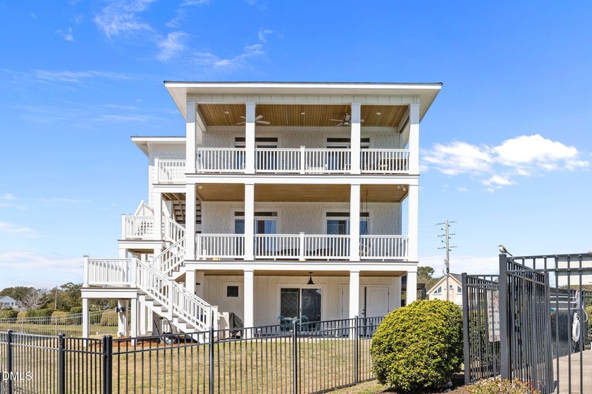 Welcome to your dream coastal retreat. This isn't just a house - photo 48