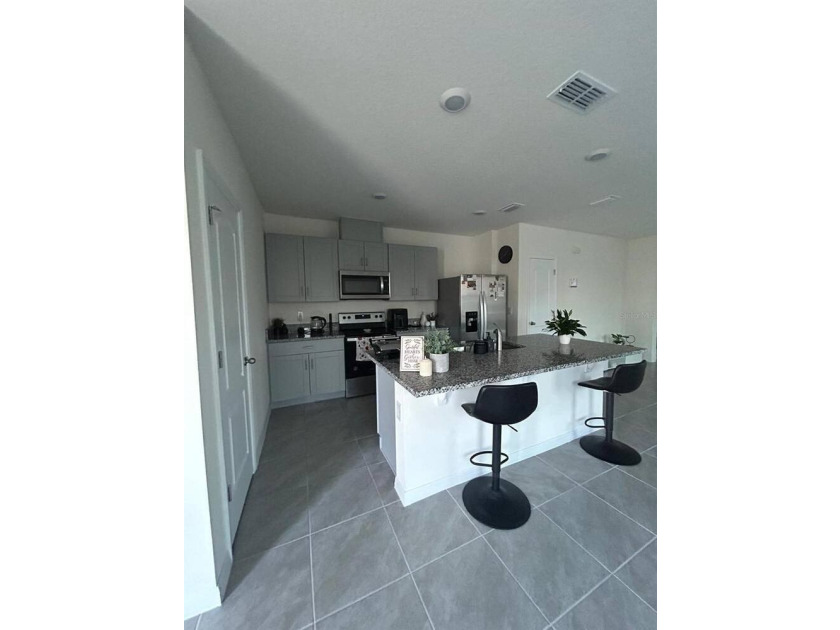 Short Sale. Welcome to this beautiful 3-bedroom, 2.5-bath home - photo 4