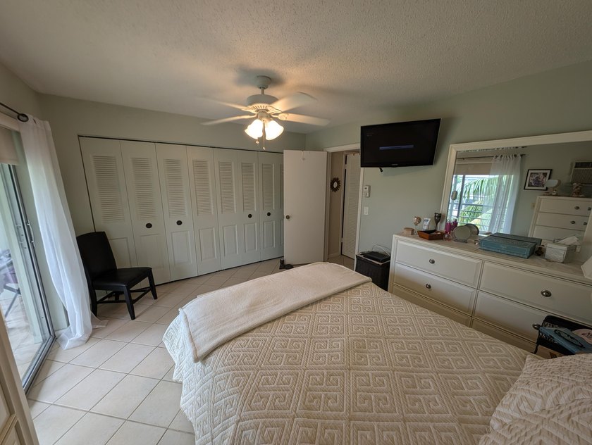 Investors dream. Cash Only. Very qualified tenant occupied with - photo 11