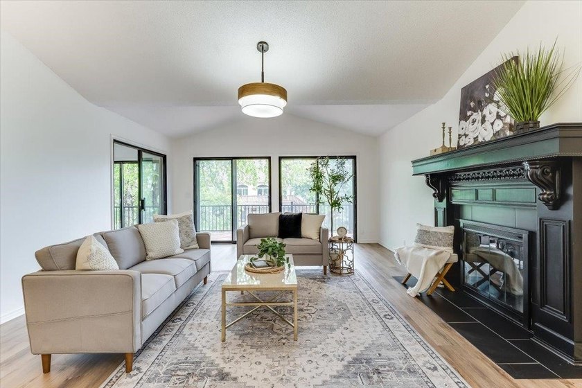 Wake up to beautiful lake views and enjoy the ease of - photo 12