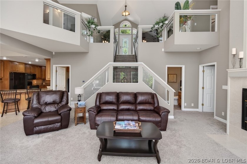 This 5-bedroom, 3.5-bath lakefront home in Four Seasons is - photo 13