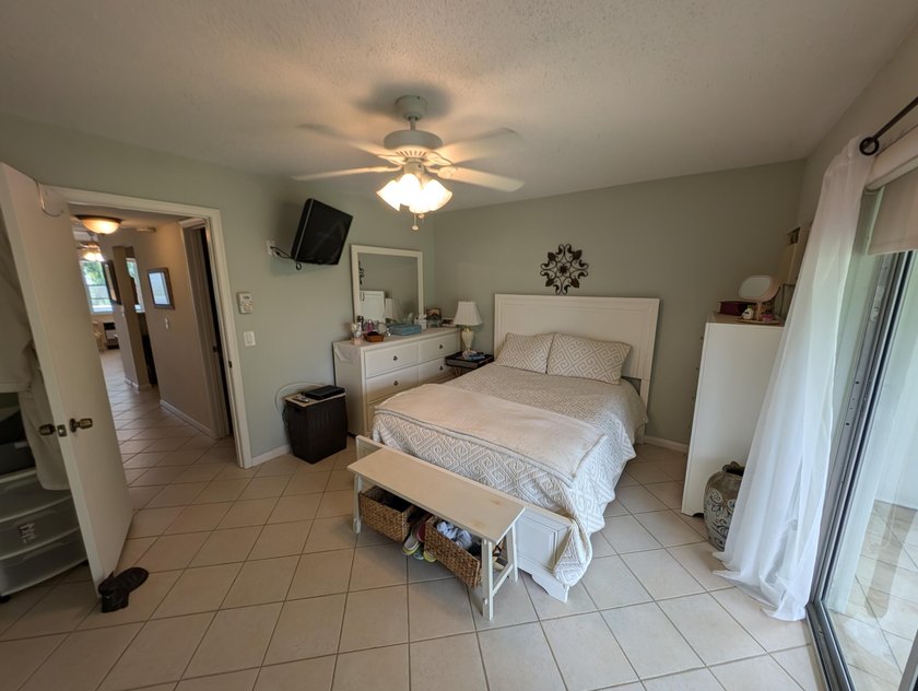 Investors dream. Cash Only. Very qualified tenant occupied with - photo 13
