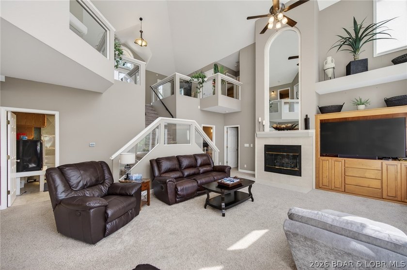 This 5-bedroom, 3.5-bath lakefront home in Four Seasons is - photo 14