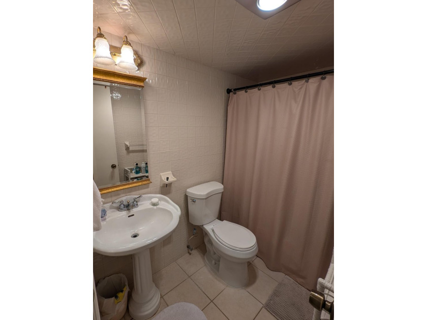 Investors dream. Cash Only. Very qualified tenant occupied with - photo 14