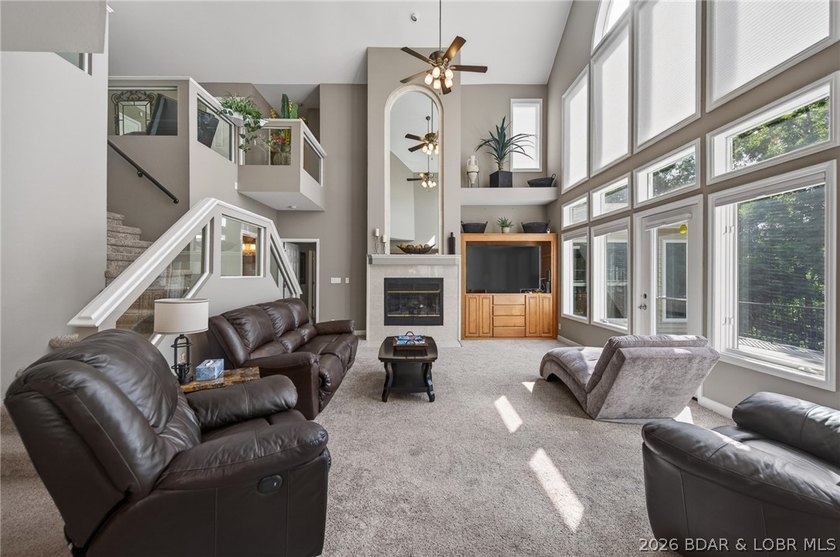 This 5-bedroom, 3.5-bath lakefront home in Four Seasons is - photo 15
