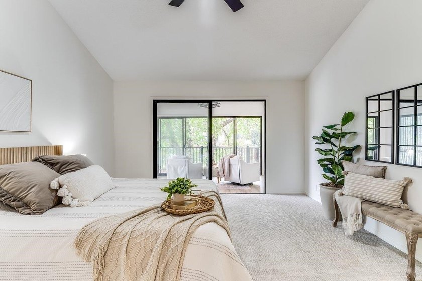 Wake up to beautiful lake views and enjoy the ease of - photo 17