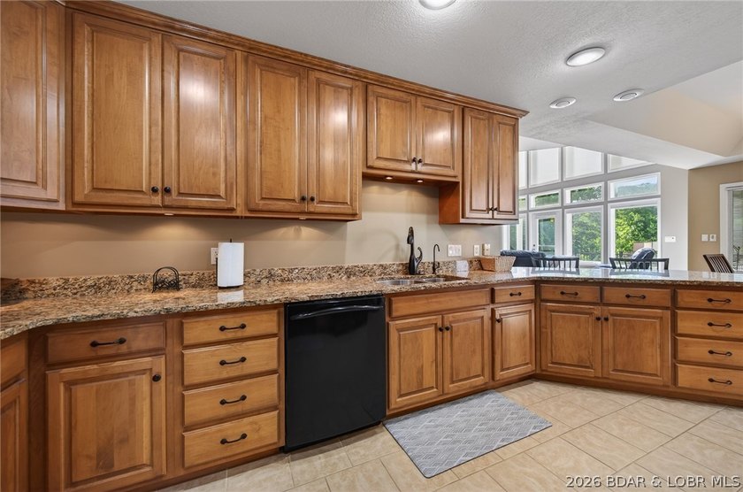 This 5-bedroom, 3.5-bath lakefront home in Four Seasons is - photo 22