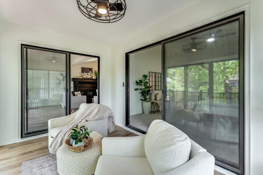 Wake up to beautiful lake views and enjoy the ease of - photo 23