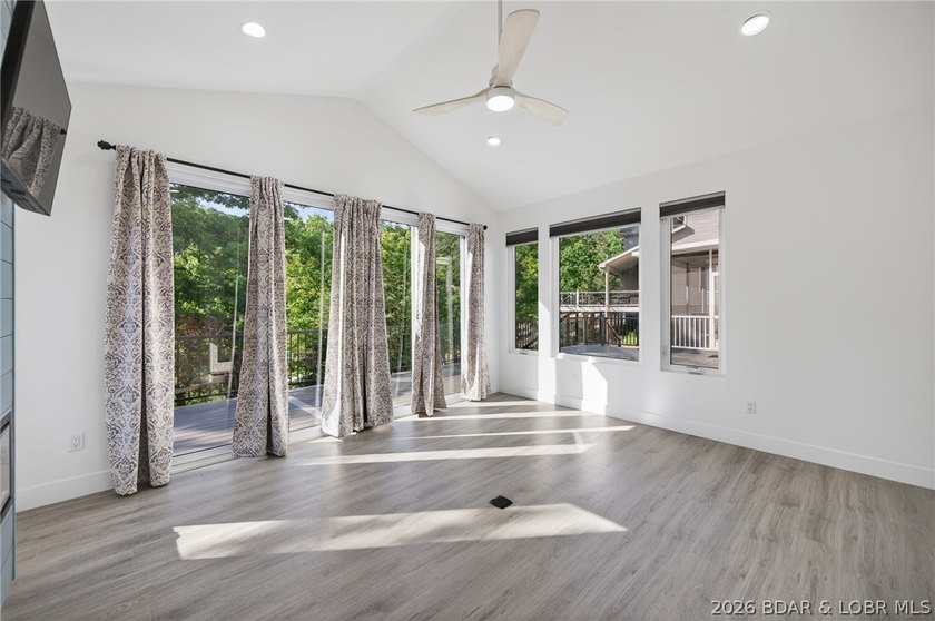 This 5-bedroom, 3.5-bath lakefront home in Four Seasons is - photo 33