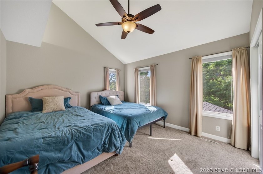 This 5-bedroom, 3.5-bath lakefront home in Four Seasons is - photo 47