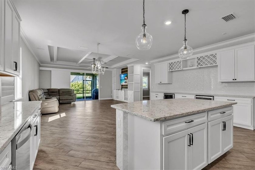 Move-in-ready and beautifully upgraded, this 3-bed + den, 2-bath - photo 14