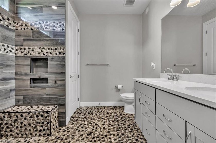 Move-in-ready and beautifully upgraded, this 3-bed + den, 2-bath - photo 18