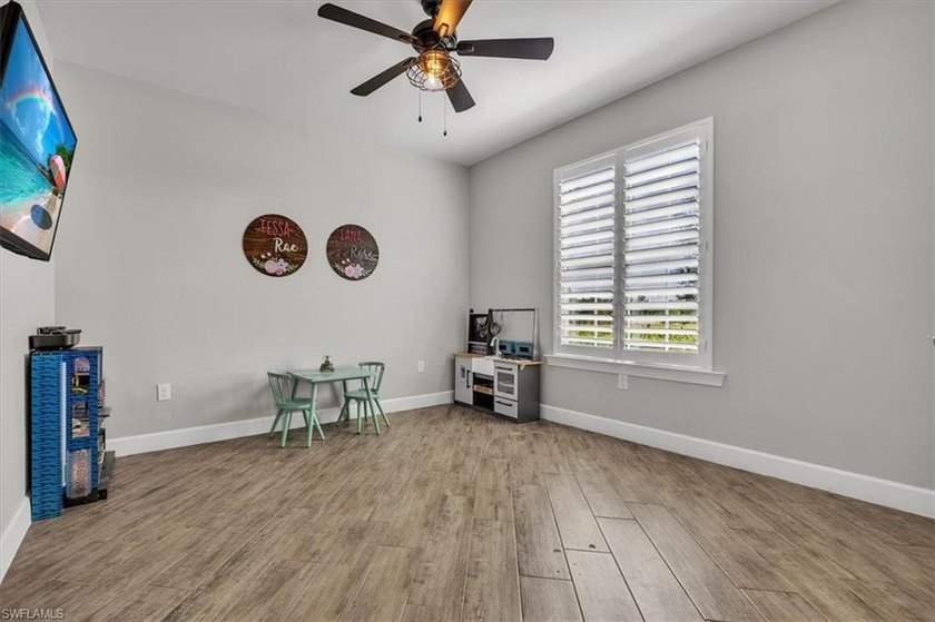 Move-in-ready and beautifully upgraded, this 3-bed + den, 2-bath - photo 25