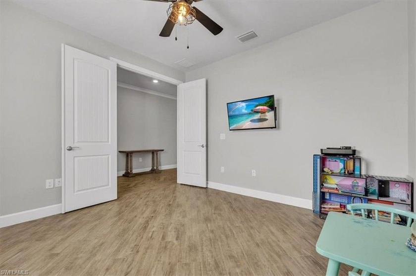 Move-in-ready and beautifully upgraded, this 3-bed + den, 2-bath - photo 27