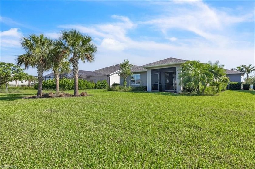 Move-in-ready and beautifully upgraded, this 3-bed + den, 2-bath - photo 33