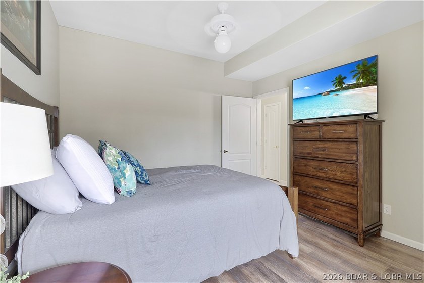 Welcome to Monarch Cove, where this fully furnished, top-floor - photo 11
