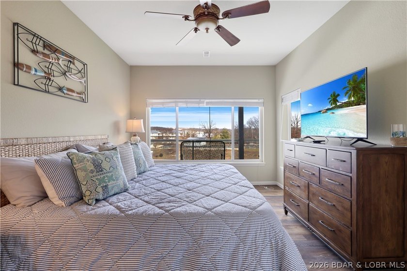 Welcome to Monarch Cove, where this fully furnished, top-floor - photo 19