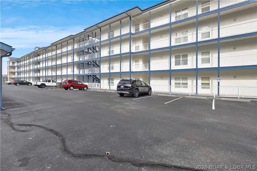 Welcome to Monarch Cove, where this fully furnished, top-floor - photo 31