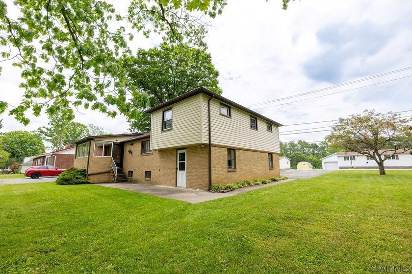 Welcome to 4611 Elton Road, a place where there's room to - photo 7