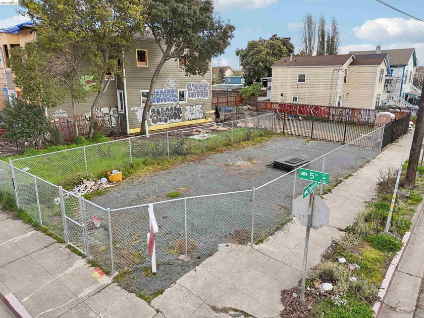 Endless possibilities await at 1495 5th St in Oakland! This - photo 5